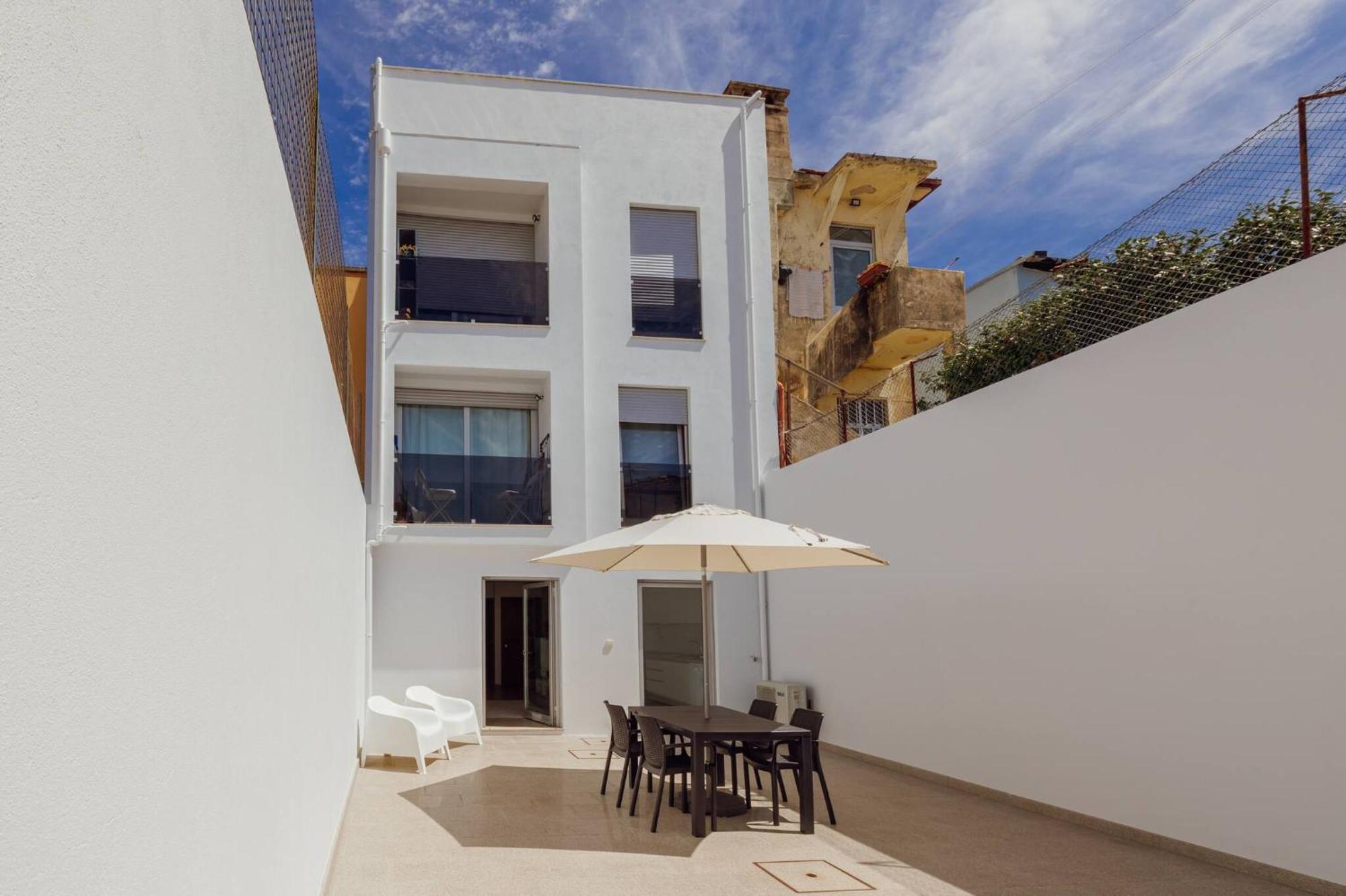 Stylish Apartment With Terrace By Hosty Porto Eksteriør billede
